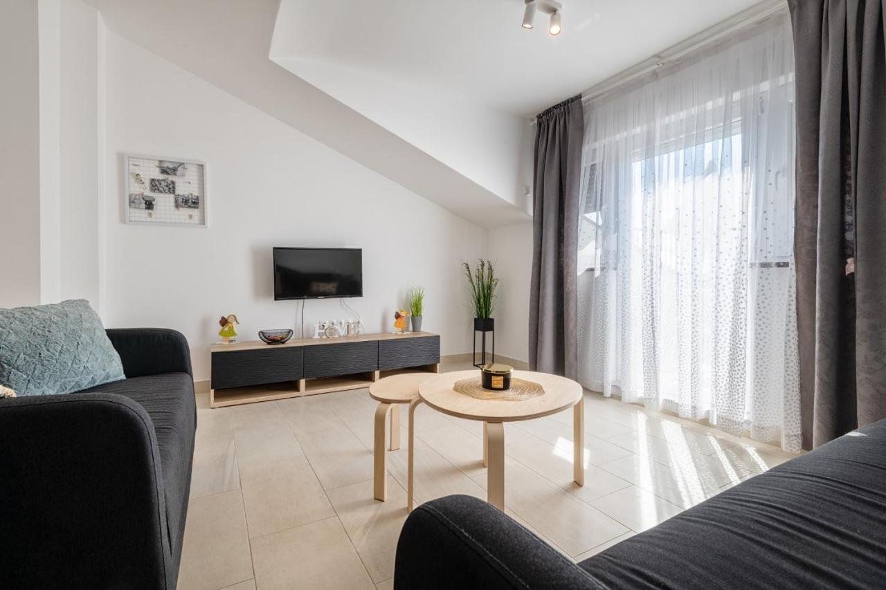 Apartment Familia Неум Екстериор снимка