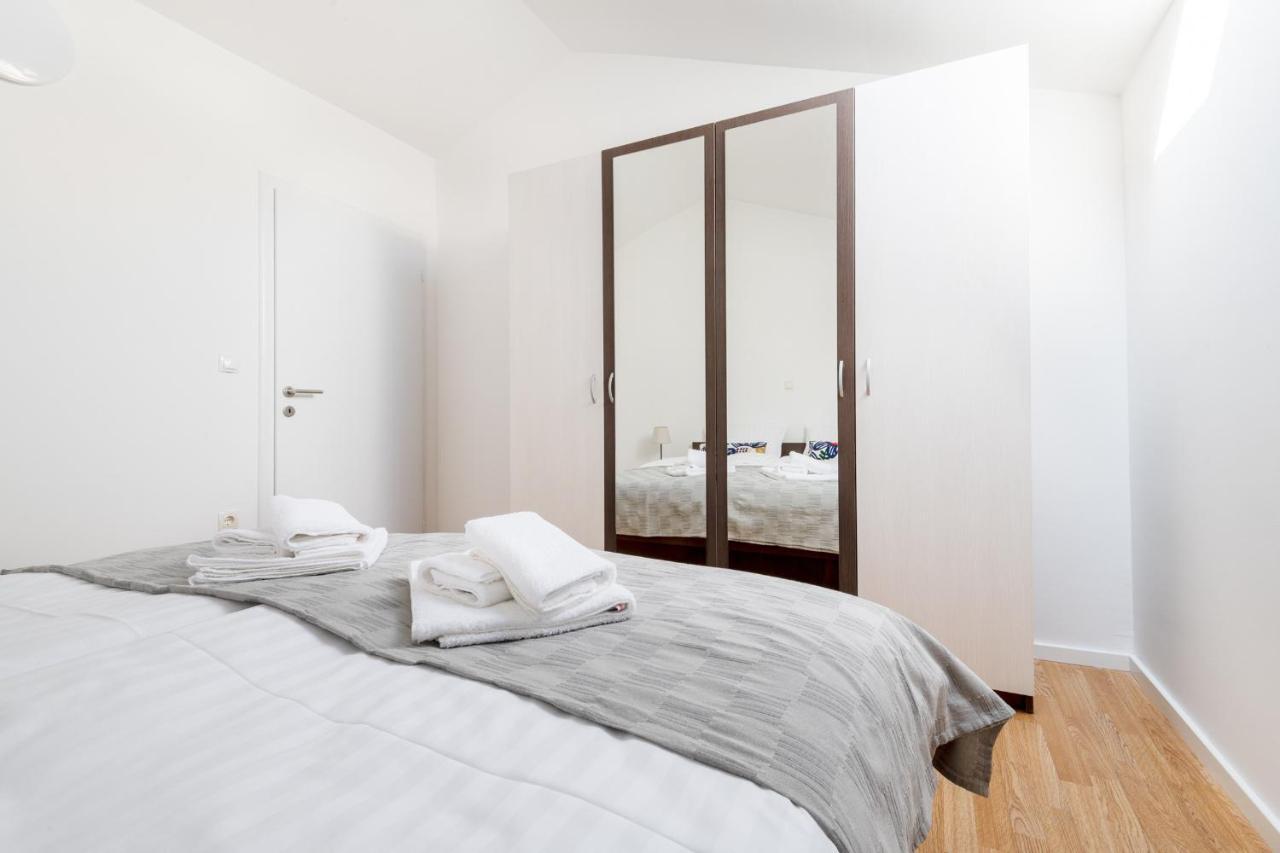 Apartment Familia Неум Екстериор снимка
