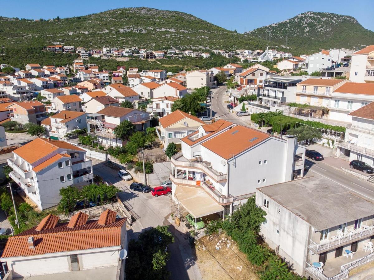 Apartment Familia Неум Екстериор снимка