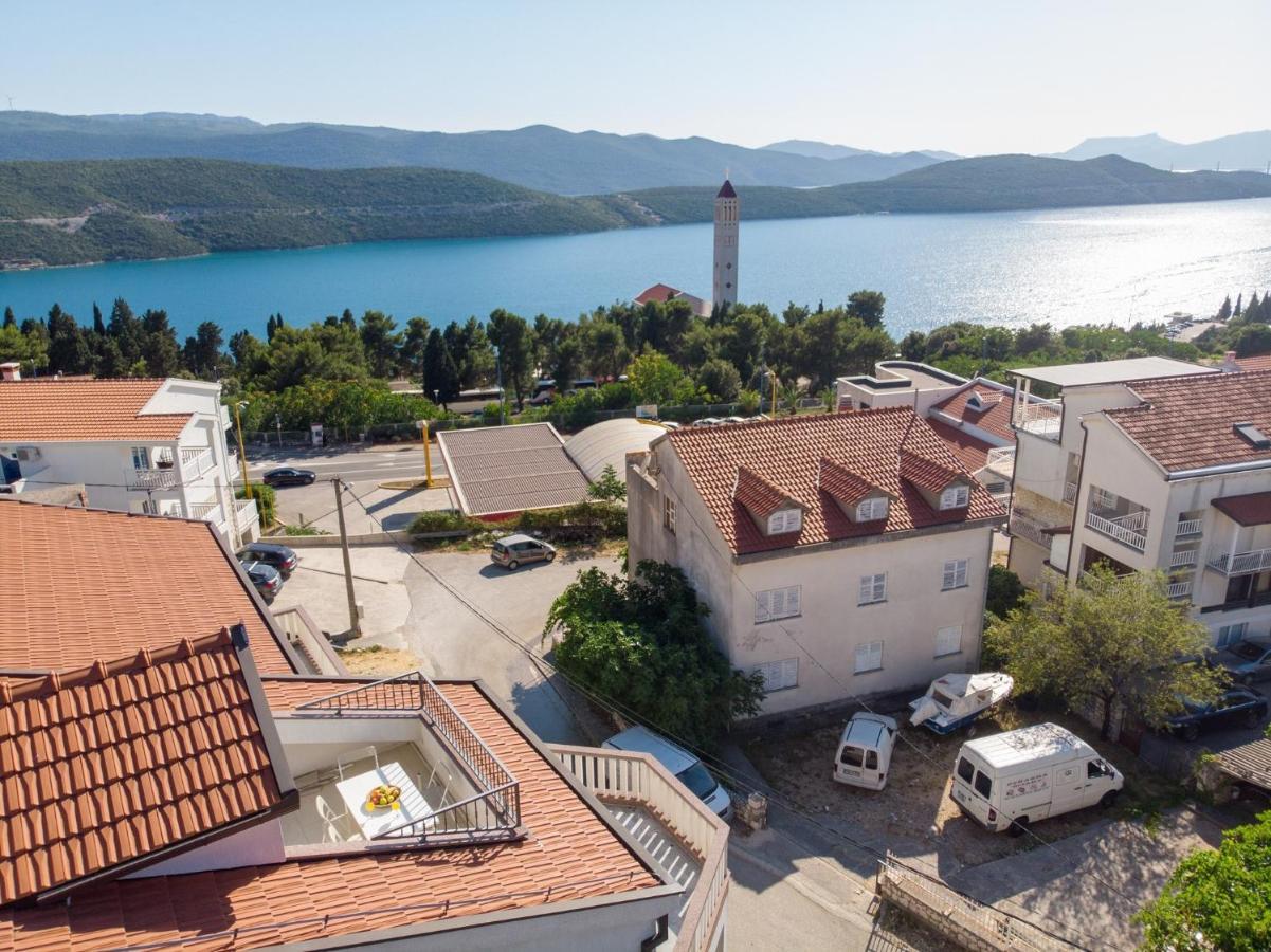 Apartment Familia Неум Екстериор снимка